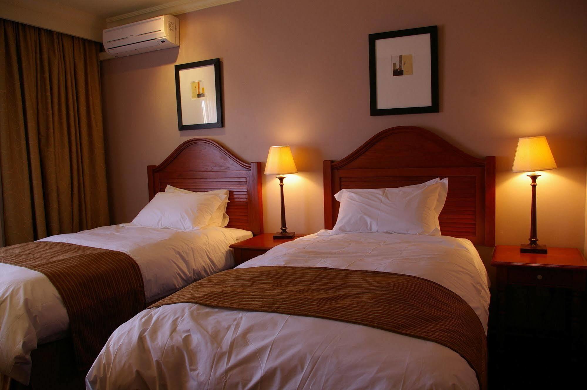 Protea Hotel By Marriott Harrismith Montrose Buitenkant foto