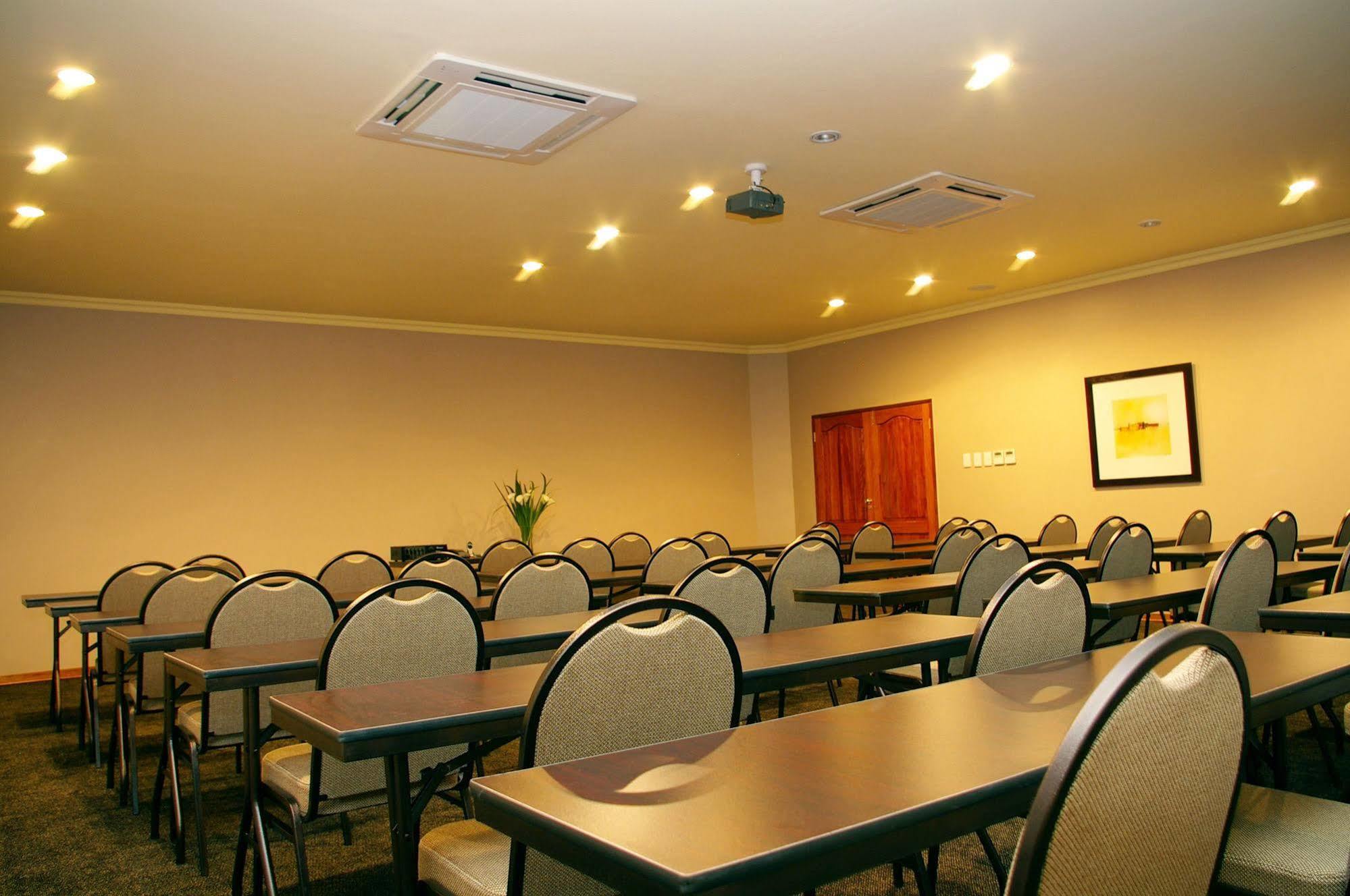 Protea Hotel By Marriott Harrismith Montrose Buitenkant foto