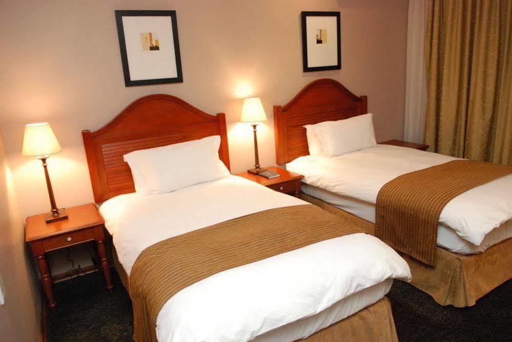 Protea Hotel By Marriott Harrismith Montrose Buitenkant foto